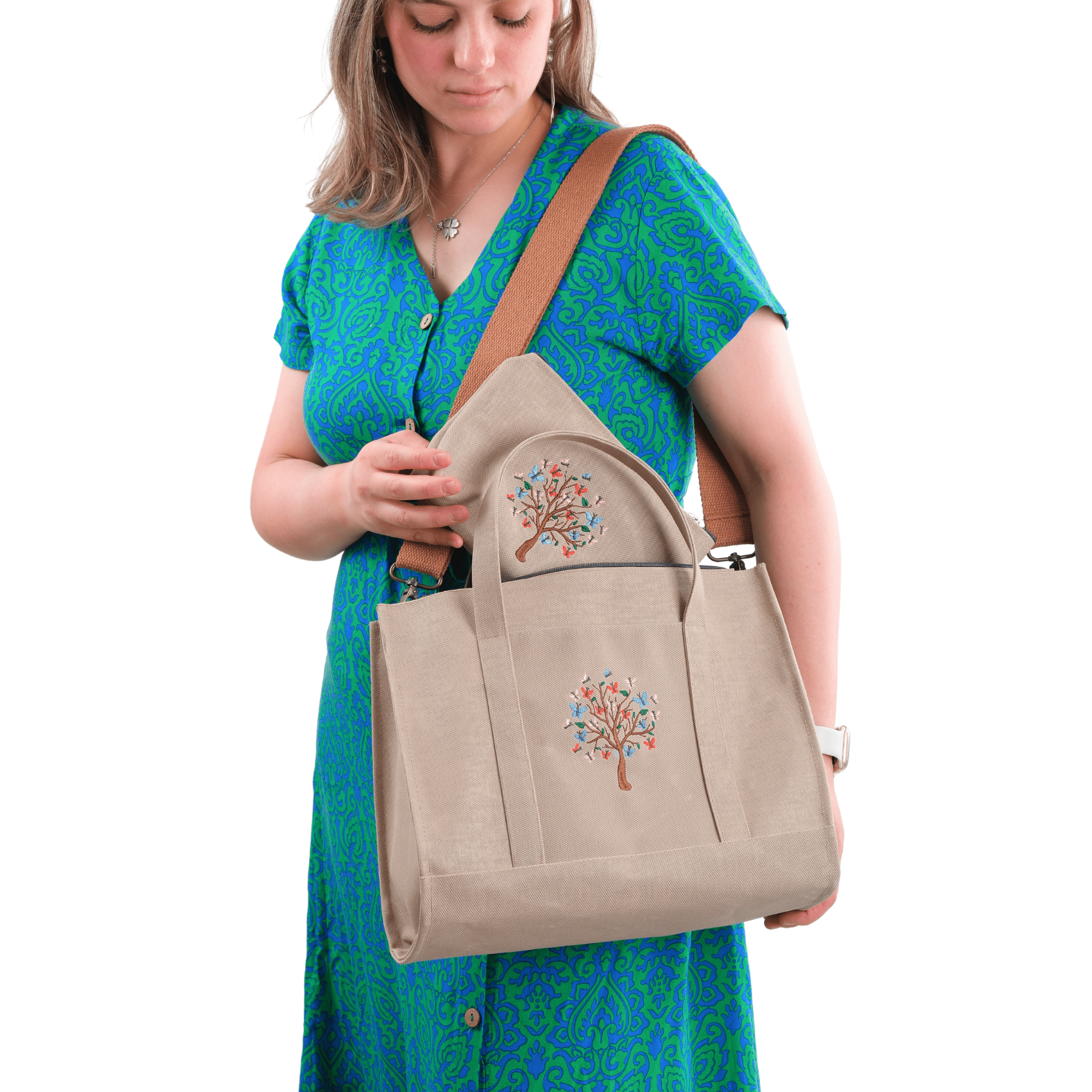 BUTTERFLY TREE - Woman holding beige canvas handbag with butterfly tree embroidery – Canvasbag